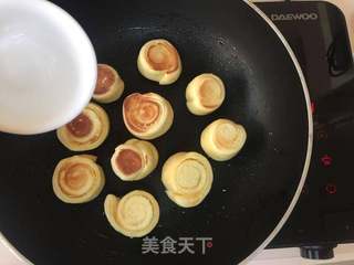 平底锅小面包的做法步骤:11
