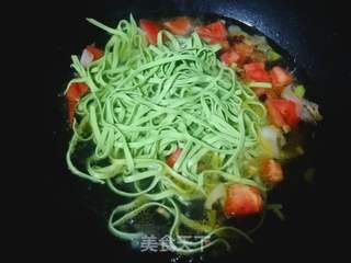 西红柿菜芯菠菜面的做法步骤：6