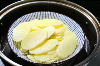 凤尾虾球(如何做出油炸食物酥脆的口感)的做法步骤:4