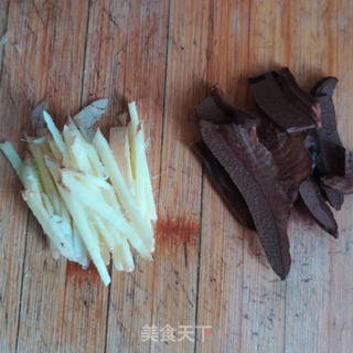 生姜灵芝红糖水的做法步骤：2