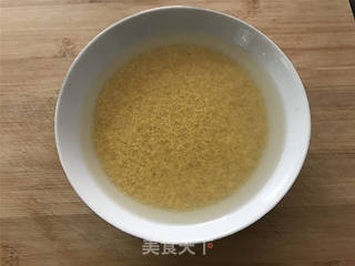 小米香蕉粥的做法步骤:2