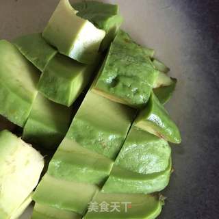牛油果香水梨奶昔的做法步骤:2