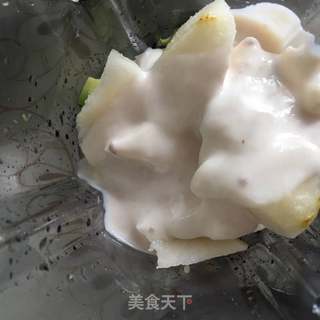 牛油果香水梨奶昔的做法步骤:6