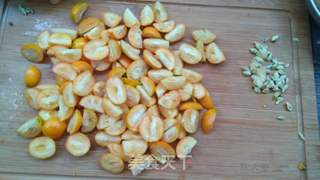 冰糖炖金桔的做法步骤:2