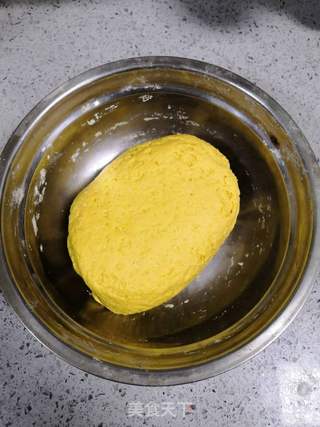 奶香南瓜饼的做法步骤:4