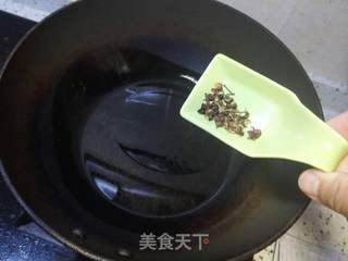 木耳炝西芹的做法步骤:8