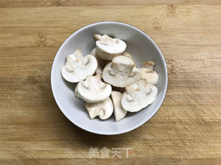 蘑菇汪丁鱼汤的做法步骤:3