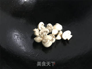 蘑菇汪丁鱼汤的做法步骤:4