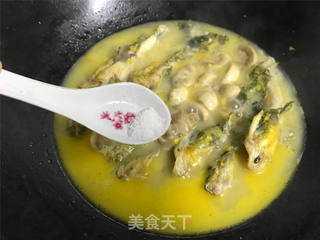 蘑菇汪丁鱼汤的做法步骤:7