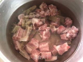 咸肉炖排骨的做法步骤:3