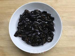 咸肉炖排骨的做法步骤:2