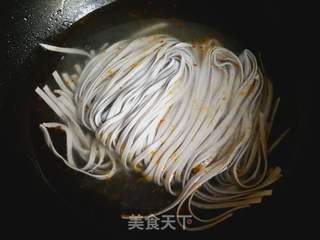菠菜蝶豆花捞面的做法步骤:6