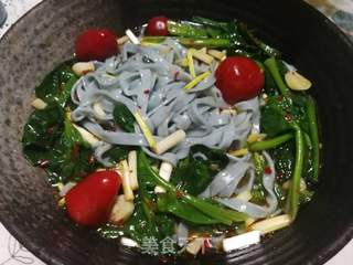 菠菜蝶豆花捞面的做法步骤:9
