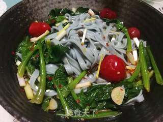 菠菜蝶豆花捞面的做法步骤:10
