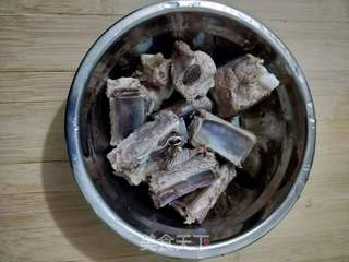 糖醋排骨的做法步骤：1
