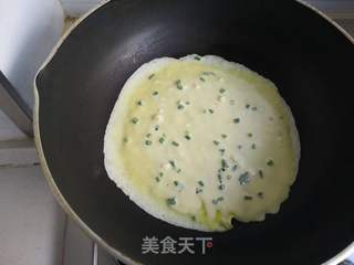 如何做葱花鸡蛋饼的做法步骤:11