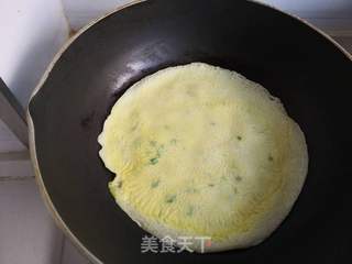 如何做葱花鸡蛋饼的做法步骤:12