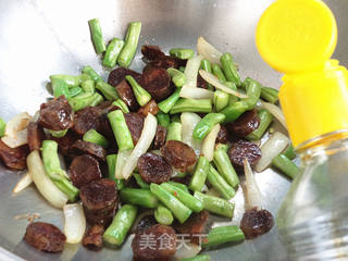 腊肠煲仔饭的做法步骤:8
