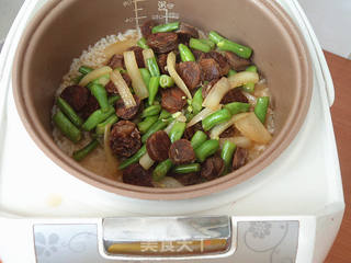 腊肠煲仔饭的做法步骤:11