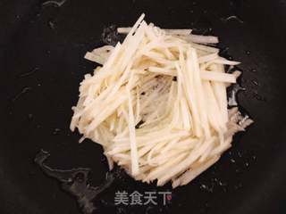 鸟巢土豆丝饼的做法步骤:3