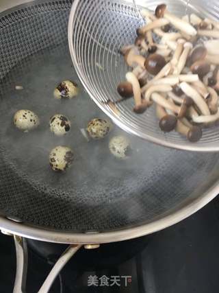 海鲜菇鹌鹑蛋蔬菜沙拉的做法步骤:5