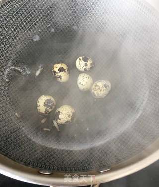 海鲜菇鹌鹑蛋蔬菜沙拉的做法步骤:6