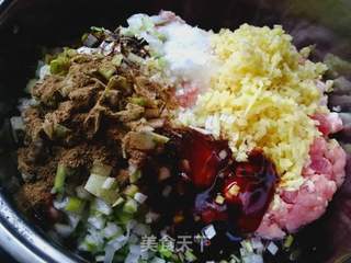 紫薯香辣大肉饺的做法步骤:3