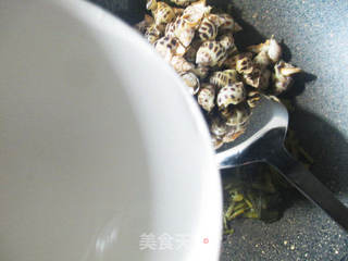 咸菜煮花螺的做法步骤：5