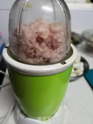 南瓜马蹄肉末包子的做法步骤:2
