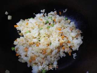 什锦炒饭的做法步骤:10