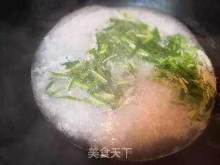 韭菜大米粥的做法步骤：3