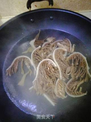 凉拌牛肚丝的做法步骤:2
