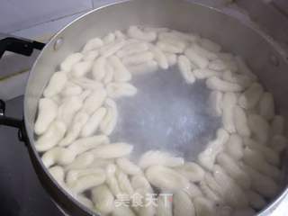 如何处理剩面团-油泼螺纹面的做法步骤:7