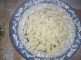 如何处理剩面团-油泼螺纹面的做法步骤:9