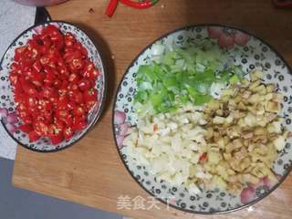 暖暖和和的牛肉香菇辣酱的做法步骤:3