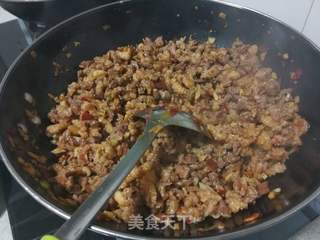 暖暖和和的牛肉香菇辣酱的做法步骤：4