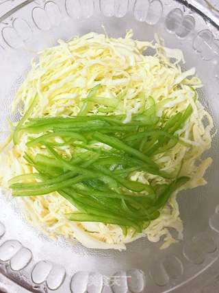 凉拌包菜青椒的做法步骤：1