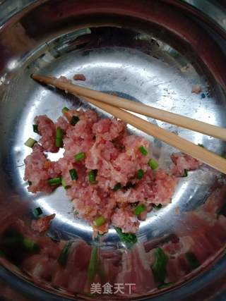香芋鲜虾饼的做法步骤:2
