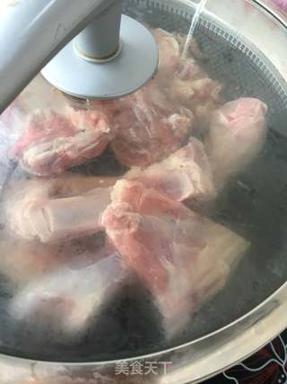 白萝卜羊骨汤的做法步骤:3