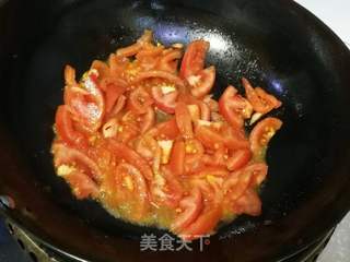 番茄鸡蛋索面汤的做法步骤:3