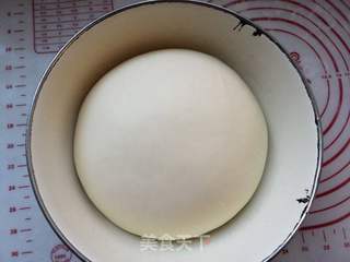 如何做小朋友都爱吃的毛毛虫香肠面包的做法步骤:5