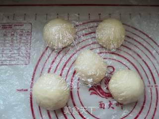 如何做小朋友都爱吃的毛毛虫香肠面包的做法步骤:7