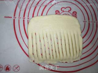 如何做小朋友都爱吃的毛毛虫香肠面包的做法步骤:9