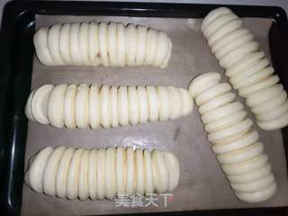 如何做小朋友都爱吃的毛毛虫香肠面包的做法步骤:14