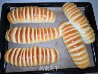 如何做小朋友都爱吃的毛毛虫香肠面包的做法步骤:17