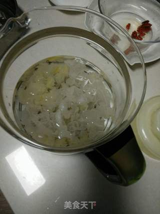 红枣紫薯银耳羹的做法步骤:5