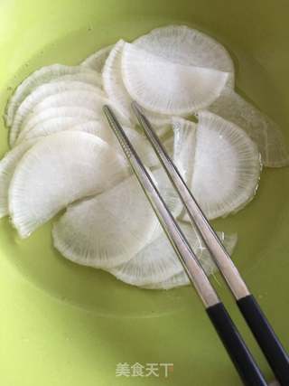 蜂蜜浸白萝卜餐盘画的做法步骤:5