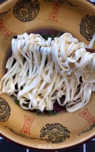 荷包蛋热汤面的做法步骤：7