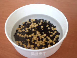 黑黄豆红枣豆浆的做法步骤:2