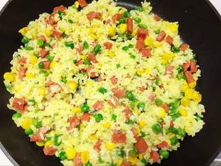 三丁酱油炒饭的做法步骤:5